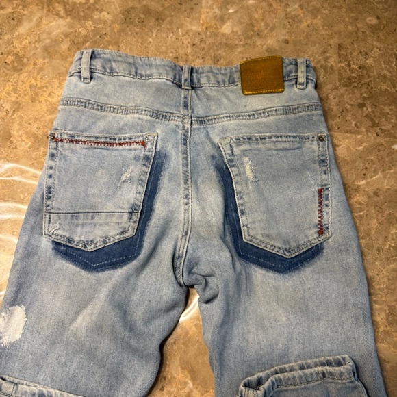 Zara boys blue denim jeans size 10
Like new condition
Adjustable waist - Picture 8 of 8